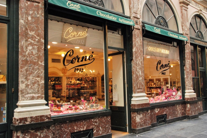vitrine-EZE-min_chocolate_chocolaterie_shop_luxury_chic_gallery_brussels_belgium-558146