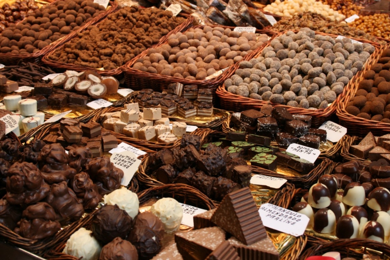 vitrine-EZE-min_chocolates_chocolate_nibble_sweetness_fine_chocolates_gourmet_candy_brand-752083