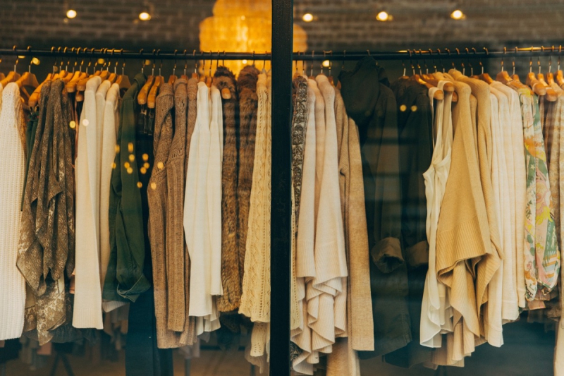 vitrine-EZE-min_clothe_fashion_store_shop_window_store_front-21277